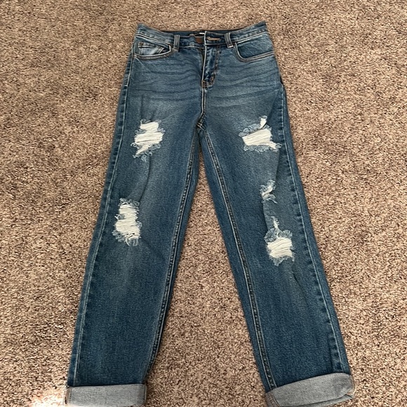 Fasion nova boyfriend jeans - Picture 2 of 3